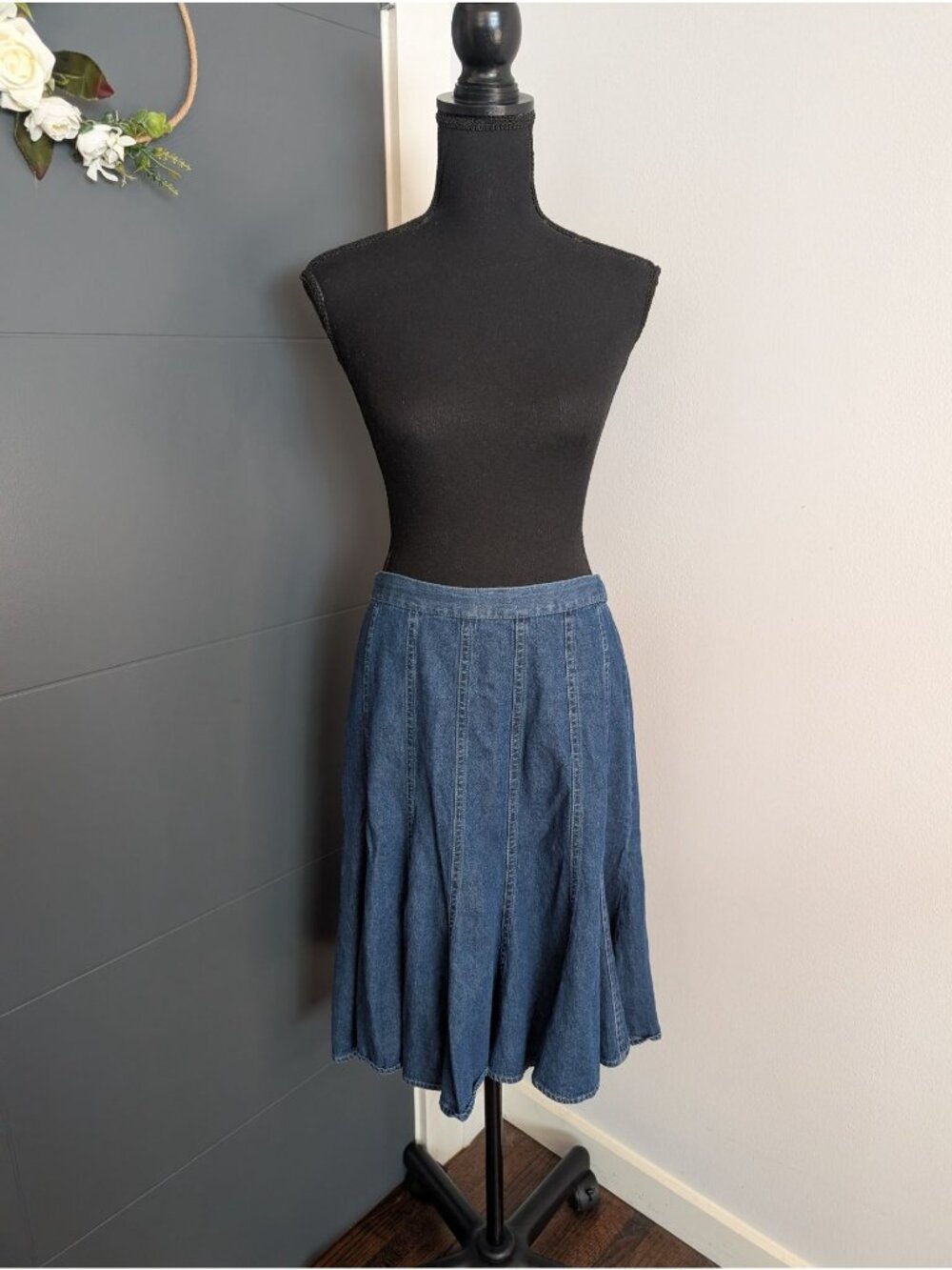 Vintage y2k Studio West Apparel Dark Wash Denim Skirt Size Small Western